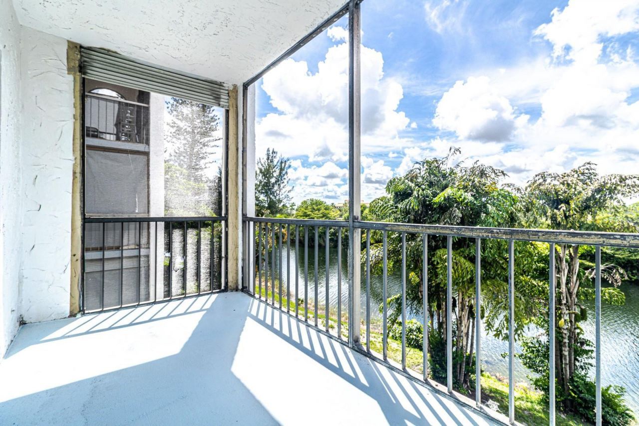 3280 Spanish Moss Terrace, Unit 307, Lauderhill, FL 33319 Photo
