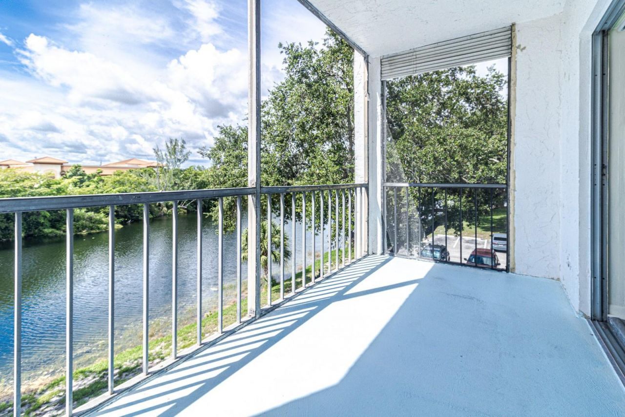 3280 Spanish Moss Terrace, Unit 307, Lauderhill, FL 33319 Photo