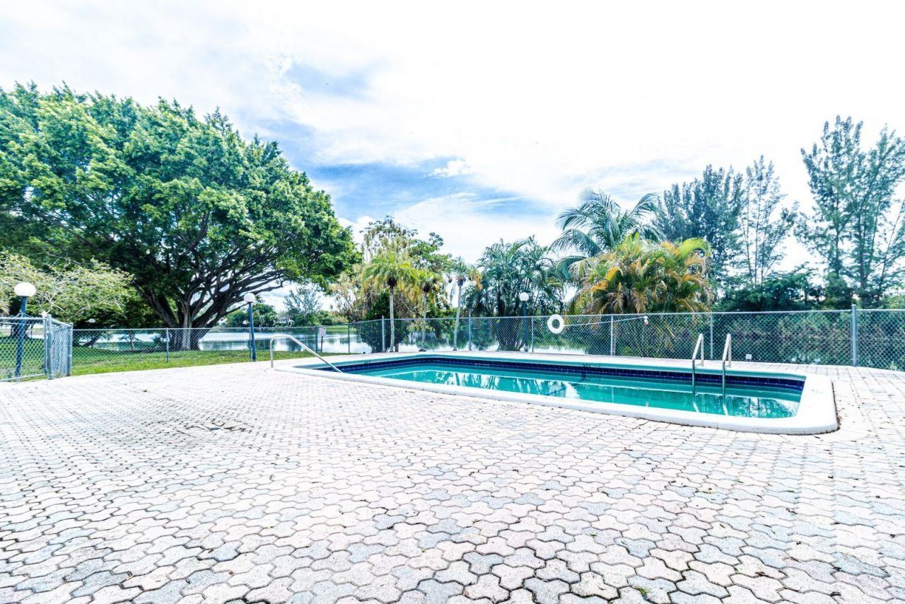 3280 Spanish Moss Terrace, Unit 307, Lauderhill, FL 33319 Photo