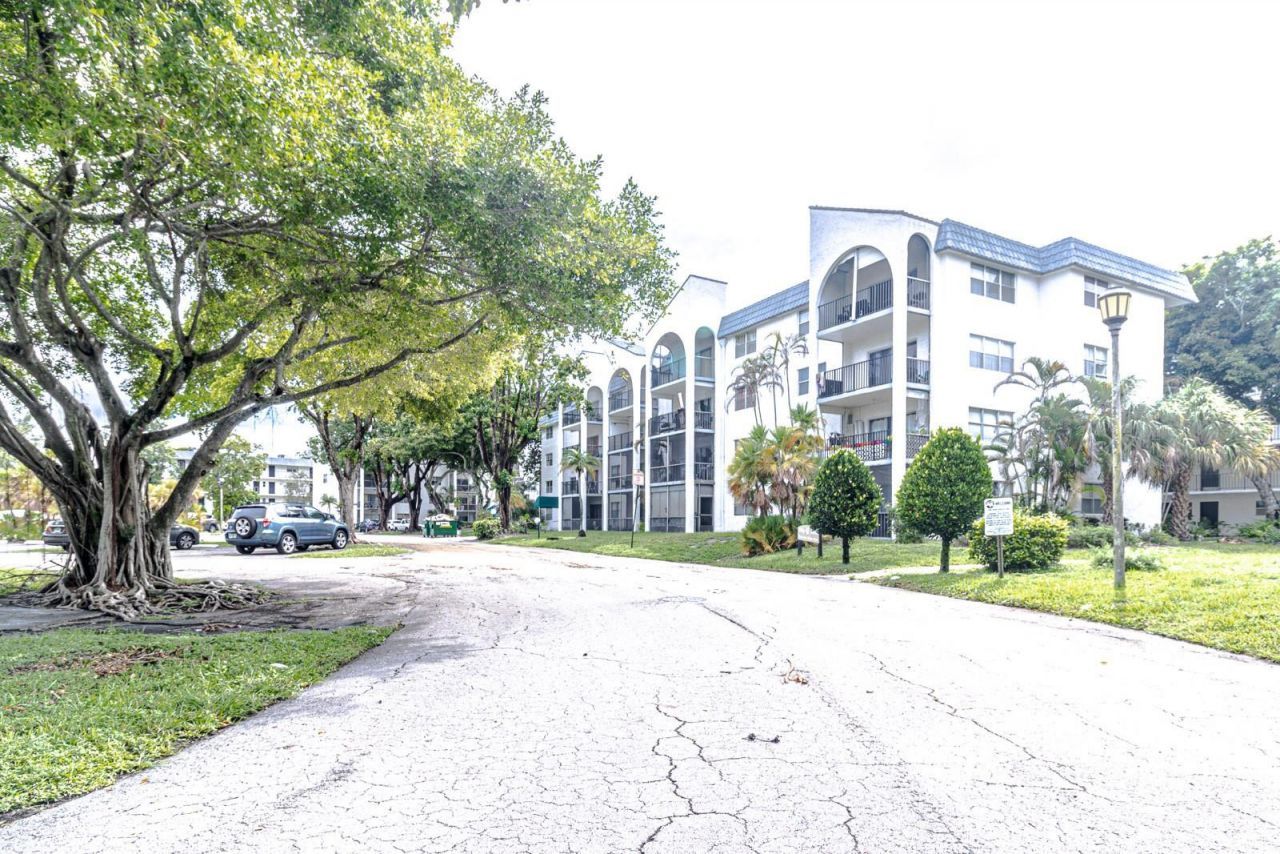 3280 Spanish Moss Terrace, Unit 307, Lauderhill, FL 33319 Photo