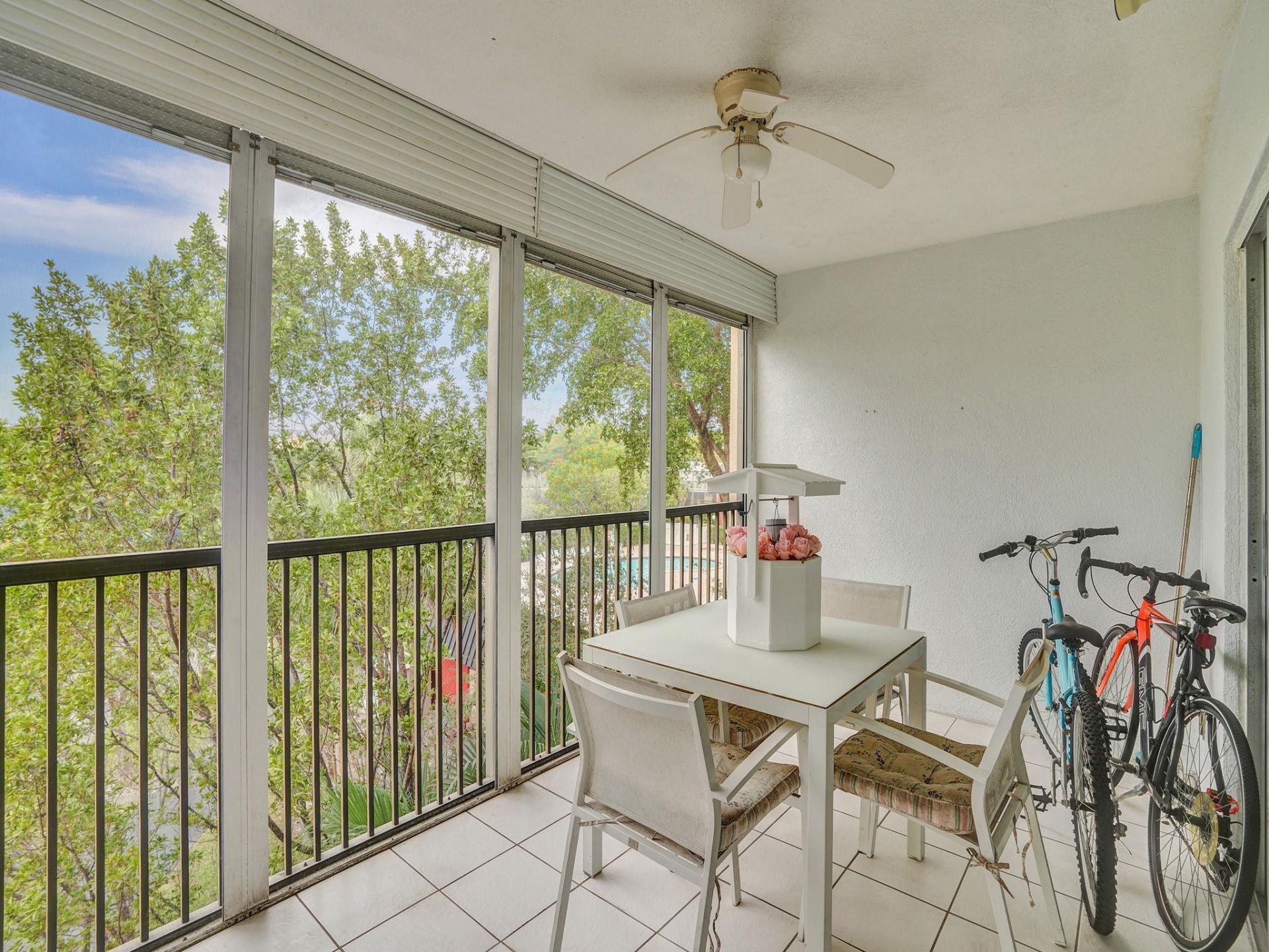 2208 S Cypress Bend Drive, Unit 401, Pompano Beach, FL 33069 Photo