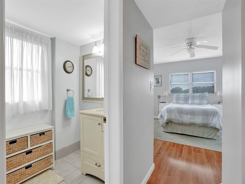 2208 S Cypress Bend Drive, Unit 401, Pompano Beach, FL 33069 Photo