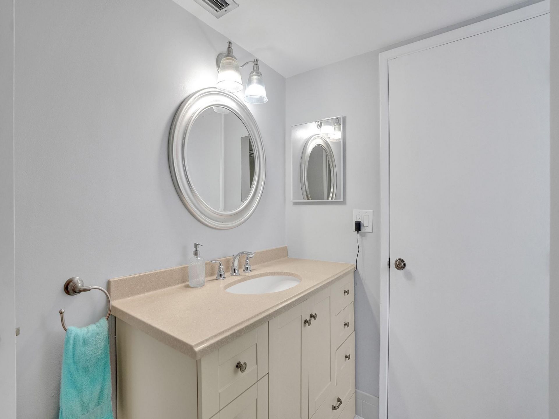 2208 S Cypress Bend Drive, Unit 401, Pompano Beach, FL 33069 Photo