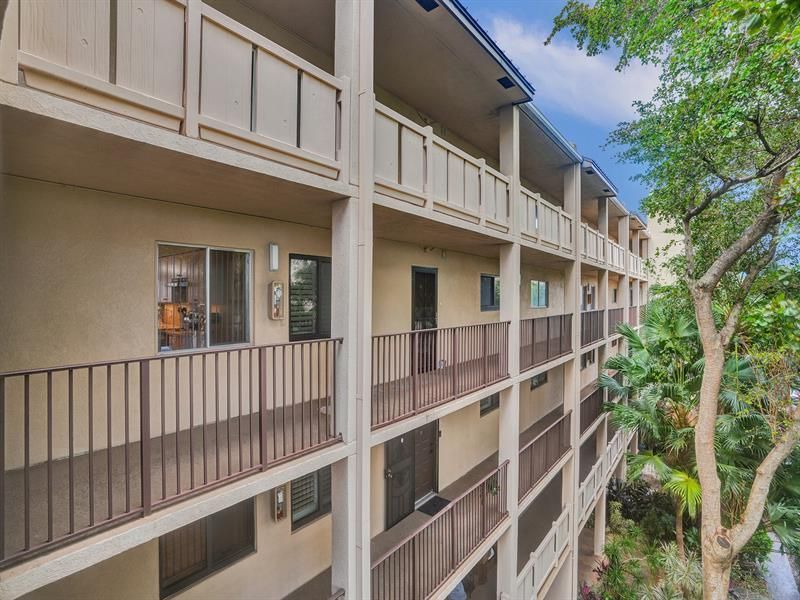 2208 S Cypress Bend Drive, Unit 401, Pompano Beach, FL 33069 Photo