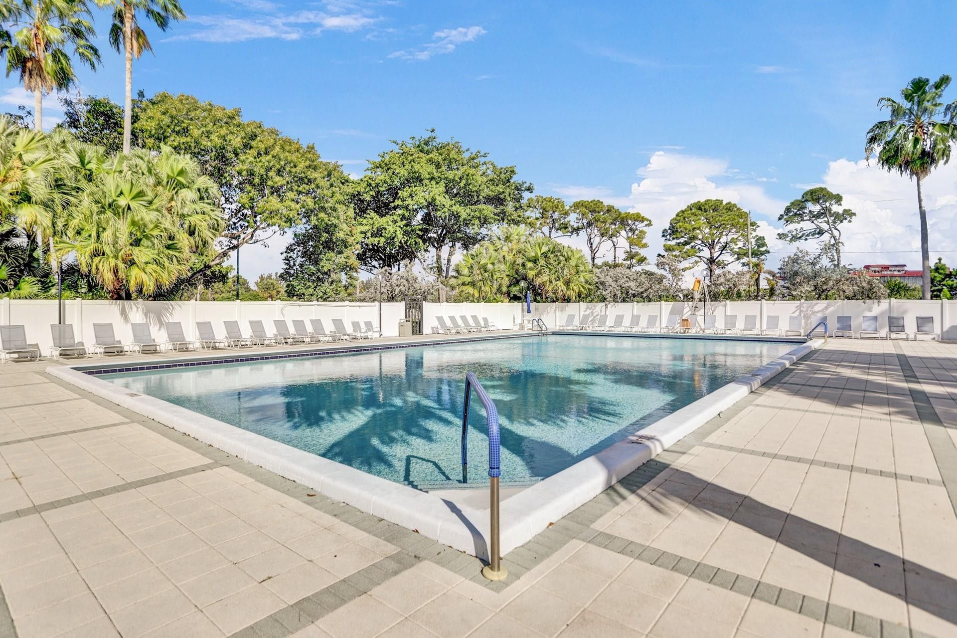 2208 S Cypress Bend Drive, Unit 401, Pompano Beach, FL 33069 Photo