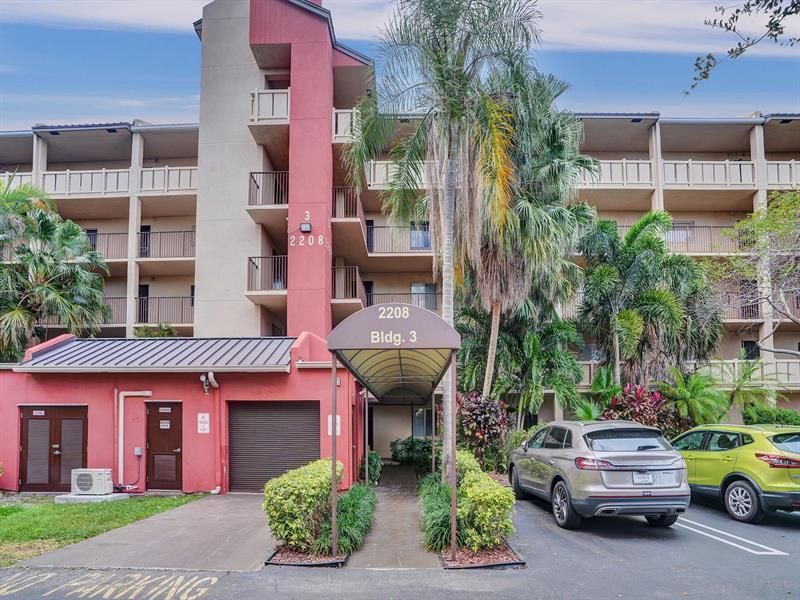 2208 S Cypress Bend Drive, Unit 401, Pompano Beach, FL 33069 Photo