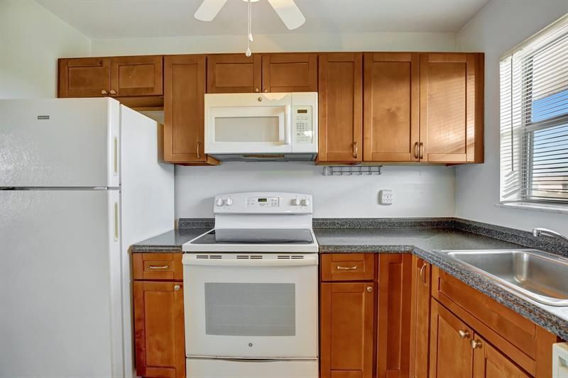 8225 Sunrise Lakes Boulevard, Unit 303, Sunrise, FL 33322 Photo