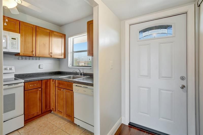 8225 Sunrise Lakes Boulevard, Unit 303, Sunrise, FL 33322 Photo