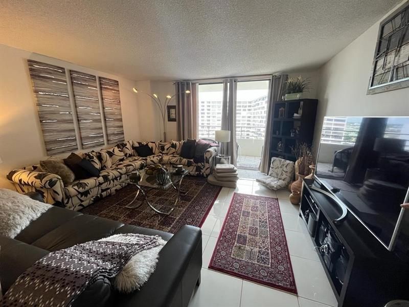 2500 Parkview Dr, Unit 1618, Hallandale Beach, FL 33009 Photo