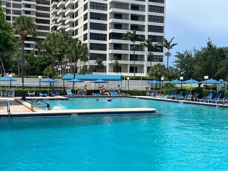 2500 Parkview Dr, Unit 1618, Hallandale Beach, FL 33009 Photo