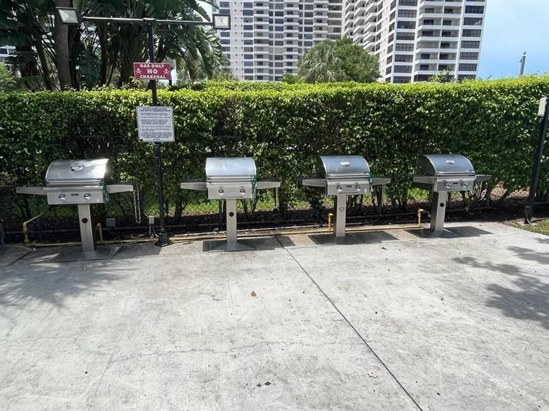 2500 Parkview Dr, Unit 1618, Hallandale Beach, FL 33009 Photo