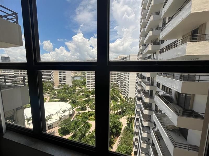 2500 Parkview Dr, Unit 1618, Hallandale Beach, FL 33009 Photo