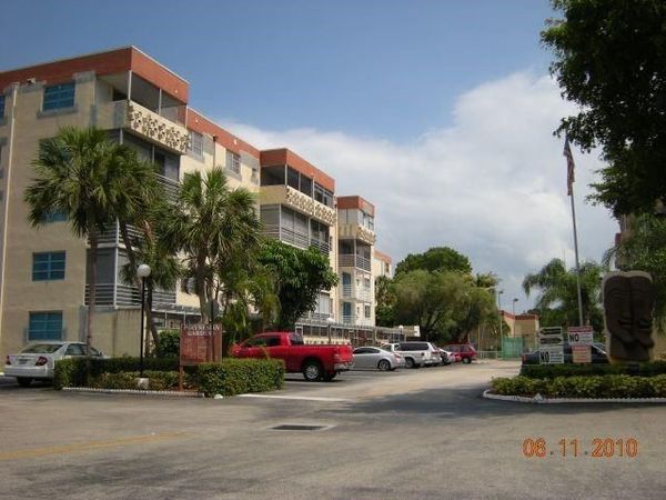 410 NW 68th Avenue, Unit 301, Plantation, FL 33317
