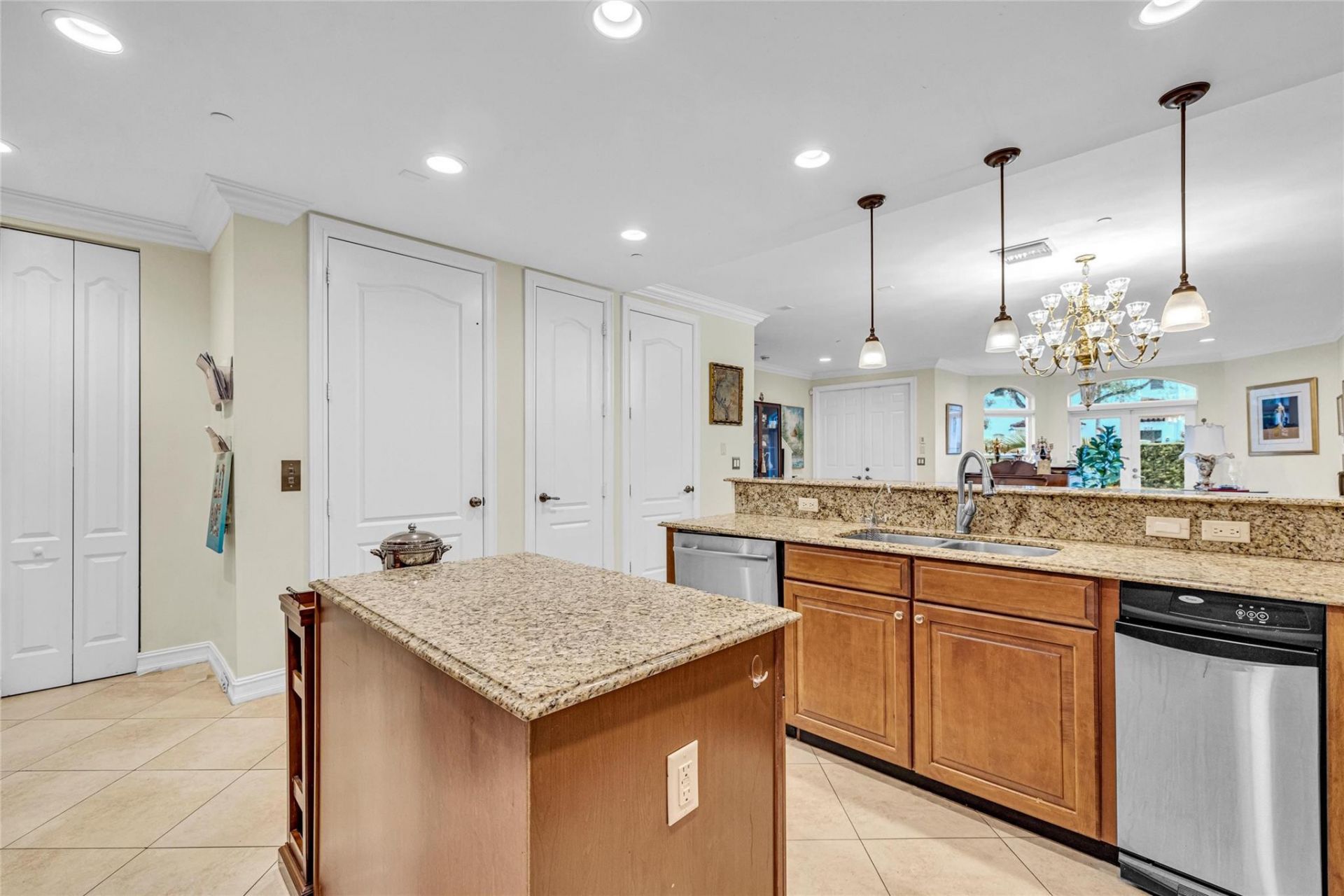 913 NE 17th Way, Unit *, Fort Lauderdale, FL 33304 Photo