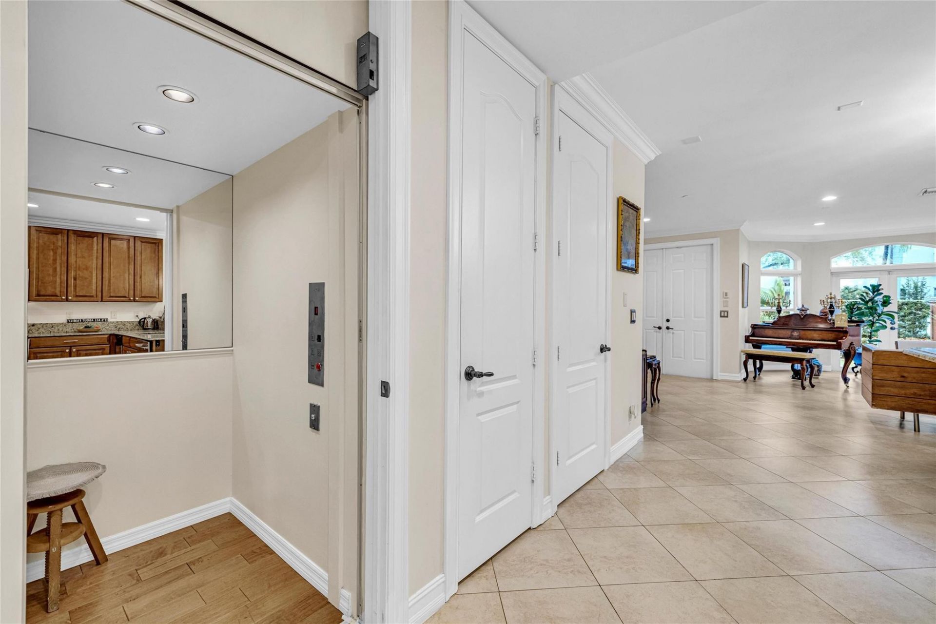 913 NE 17th Way, Unit *, Fort Lauderdale, FL 33304 Photo