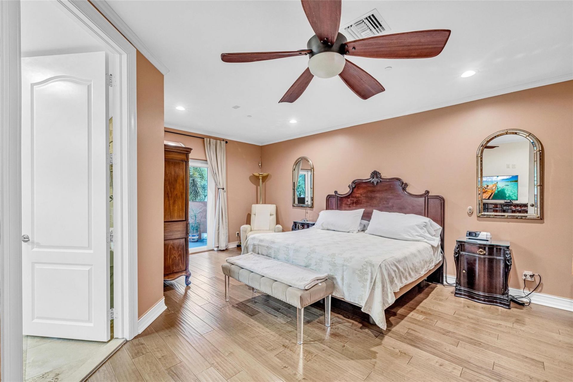 913 NE 17th Way, Unit *, Fort Lauderdale, FL 33304 Photo