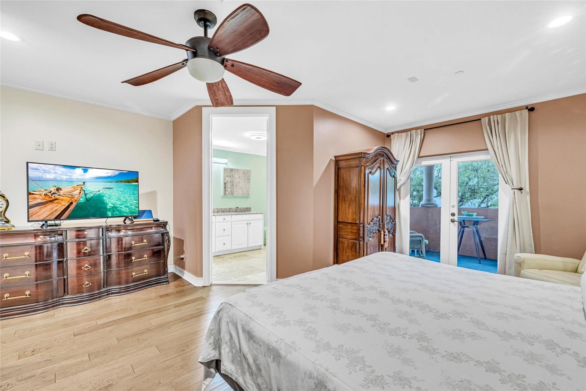 913 NE 17th Way, Unit *, Fort Lauderdale, FL 33304 Photo