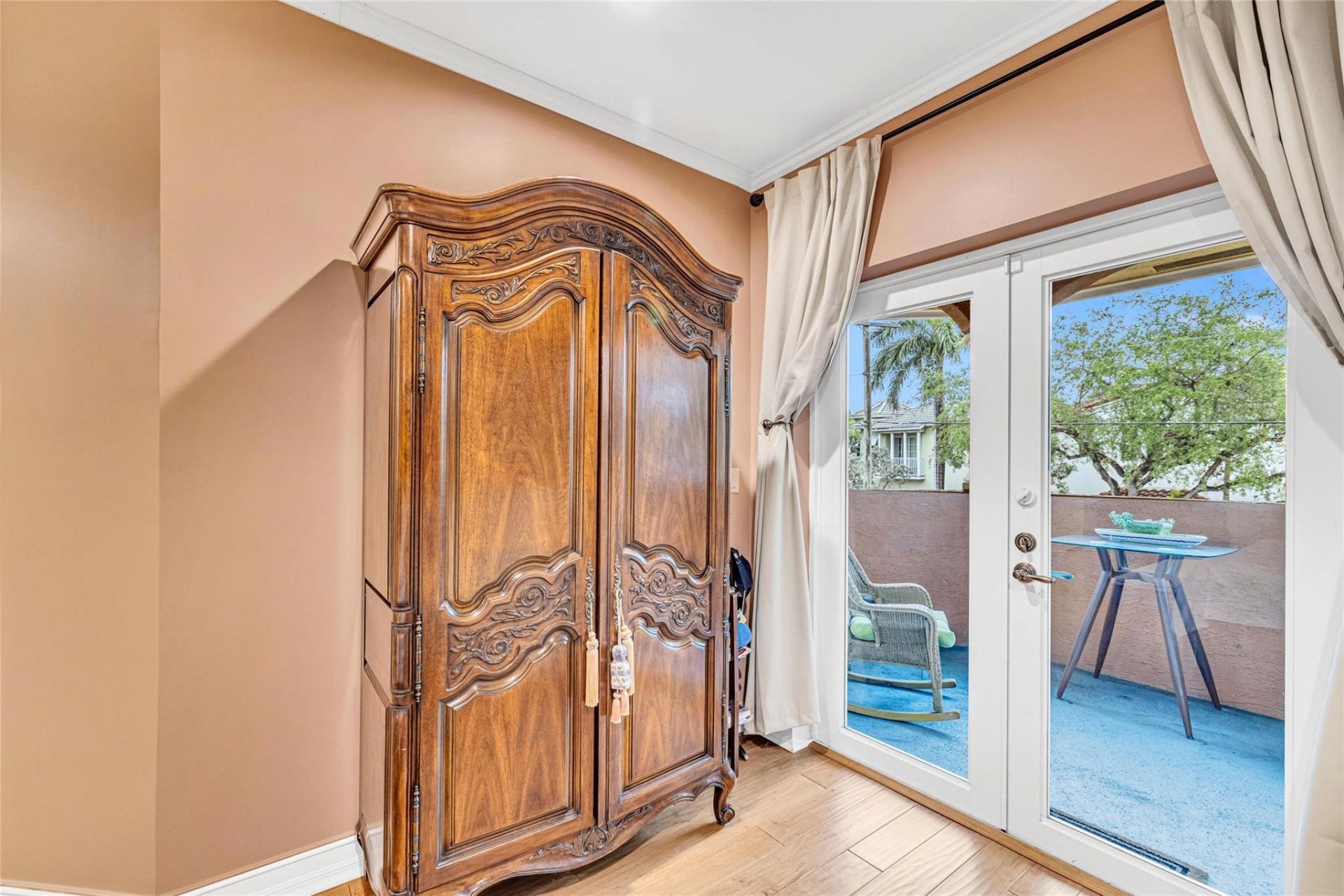 913 NE 17th Way, Unit *, Fort Lauderdale, FL 33304 Photo