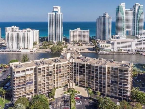 600 Parkview Dr, Unit 531, Hallandale Beach, FL 33009