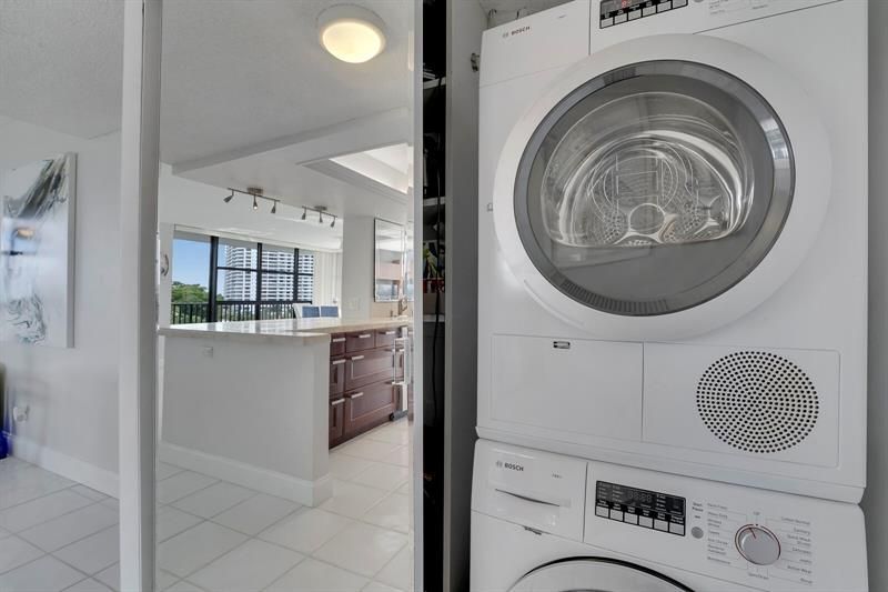 600 Parkview Dr, Unit 531, Hallandale Beach, FL 33009 Photo