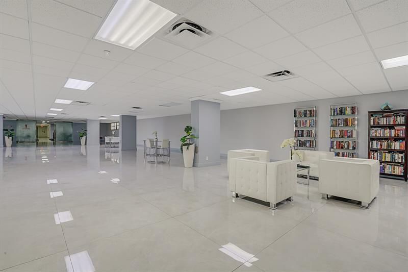 600 Parkview Dr, Unit 531, Hallandale Beach, FL 33009 Photo