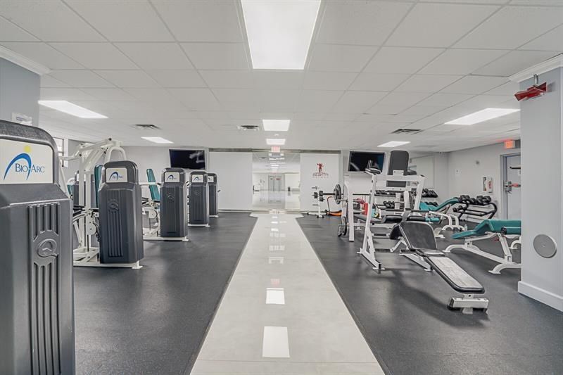 600 Parkview Dr, Unit 531, Hallandale Beach, FL 33009 Photo