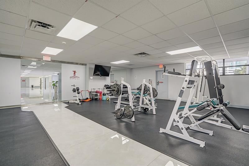 600 Parkview Dr, Unit 531, Hallandale Beach, FL 33009 Photo