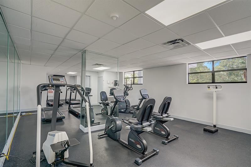 600 Parkview Dr, Unit 531, Hallandale Beach, FL 33009 Photo