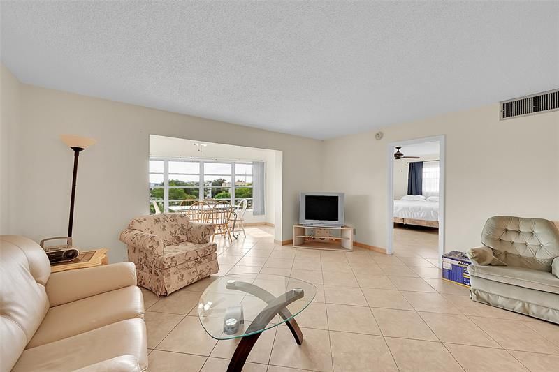 4000 NW 44th Avenue, Unit 401, Lauderdale Lakes, FL 33319 Photo
