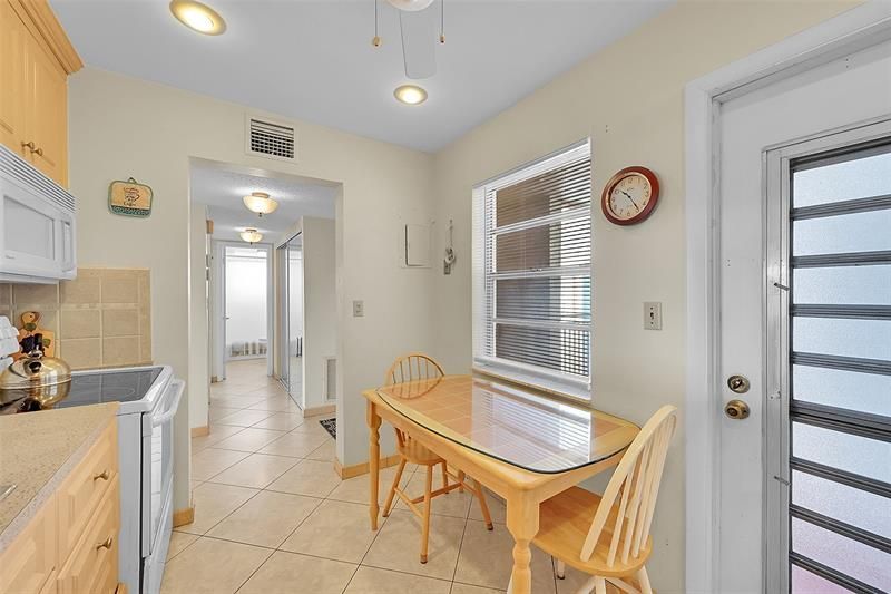 4000 NW 44th Avenue, Unit 401, Lauderdale Lakes, FL 33319 Photo