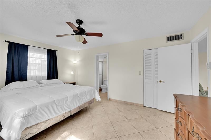 4000 NW 44th Avenue, Unit 401, Lauderdale Lakes, FL 33319 Photo