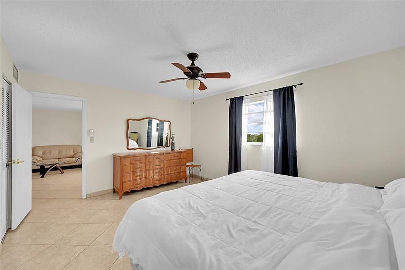 4000 NW 44th Avenue, Unit 401, Lauderdale Lakes, FL 33319 Photo