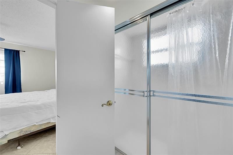 4000 NW 44th Avenue, Unit 401, Lauderdale Lakes, FL 33319 Photo