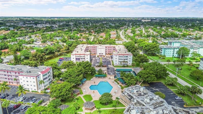 4000 NW 44th Avenue, Unit 401, Lauderdale Lakes, FL 33319 Photo