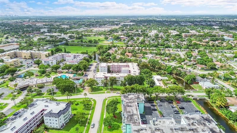 4000 NW 44th Avenue, Unit 401, Lauderdale Lakes, FL 33319 Photo