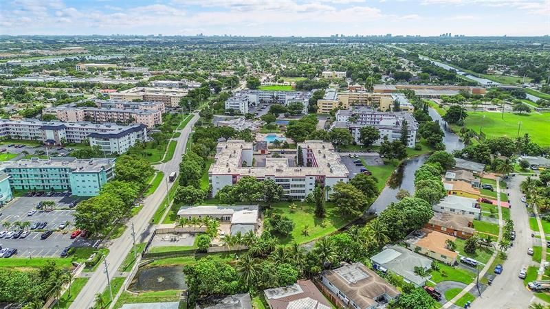 4000 NW 44th Avenue, Unit 401, Lauderdale Lakes, FL 33319 Photo