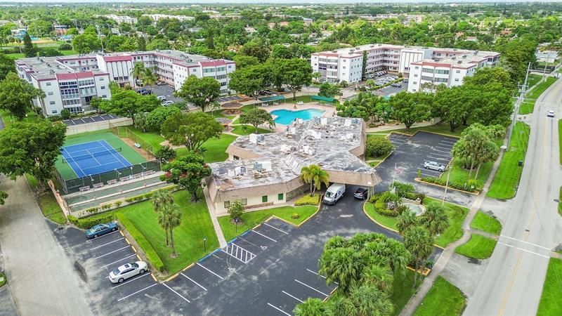 4000 NW 44th Avenue, Unit 401, Lauderdale Lakes, FL 33319 Photo