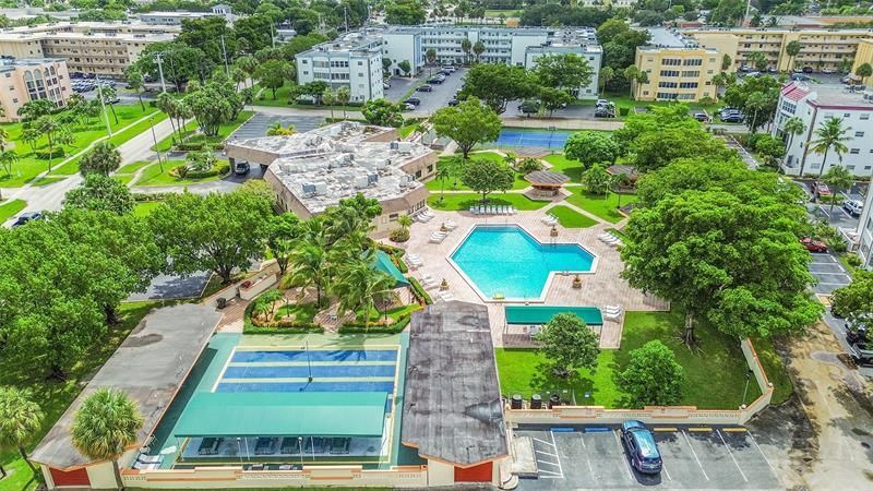 4000 NW 44th Avenue, Unit 401, Lauderdale Lakes, FL 33319 Photo