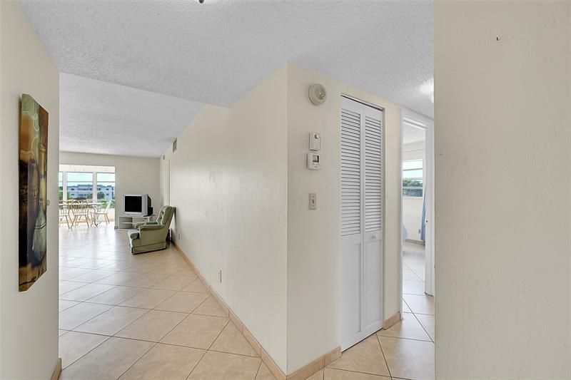 4000 NW 44th Avenue, Unit 401, Lauderdale Lakes, FL 33319 Photo