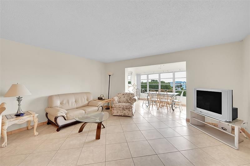 4000 NW 44th Avenue, Unit 401, Lauderdale Lakes, FL 33319 Photo