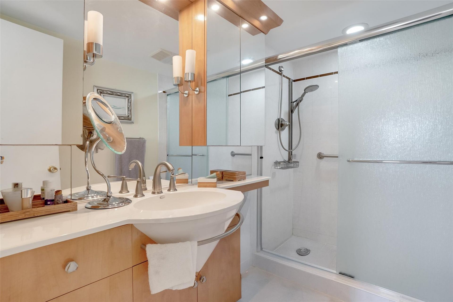 1332 Bayview Drive, Unit 203, Fort Lauderdale, FL 33304 Photo