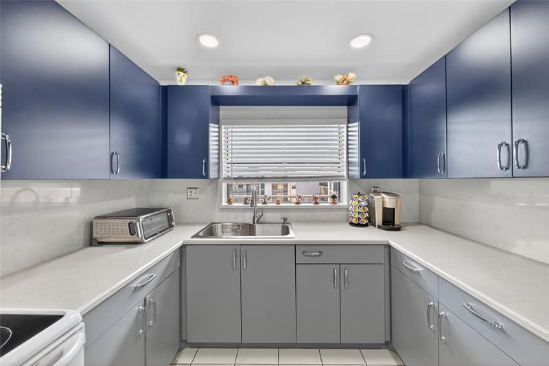 10145 Sunrise Lakes Boulevard, Unit 406, Sunrise, FL 33322 Photo