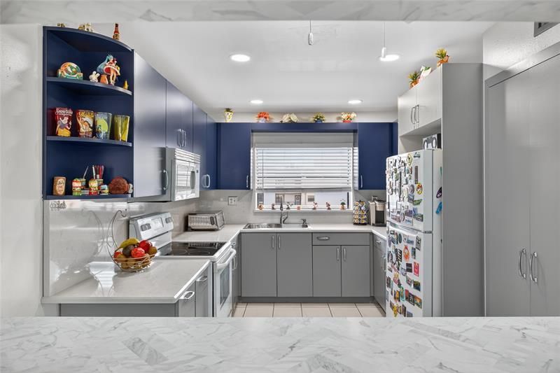 10145 Sunrise Lakes Boulevard, Unit 406, Sunrise, FL 33322 Photo