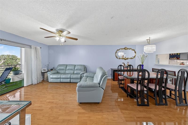 10145 Sunrise Lakes Boulevard, Unit 406, Sunrise, FL 33322 Photo