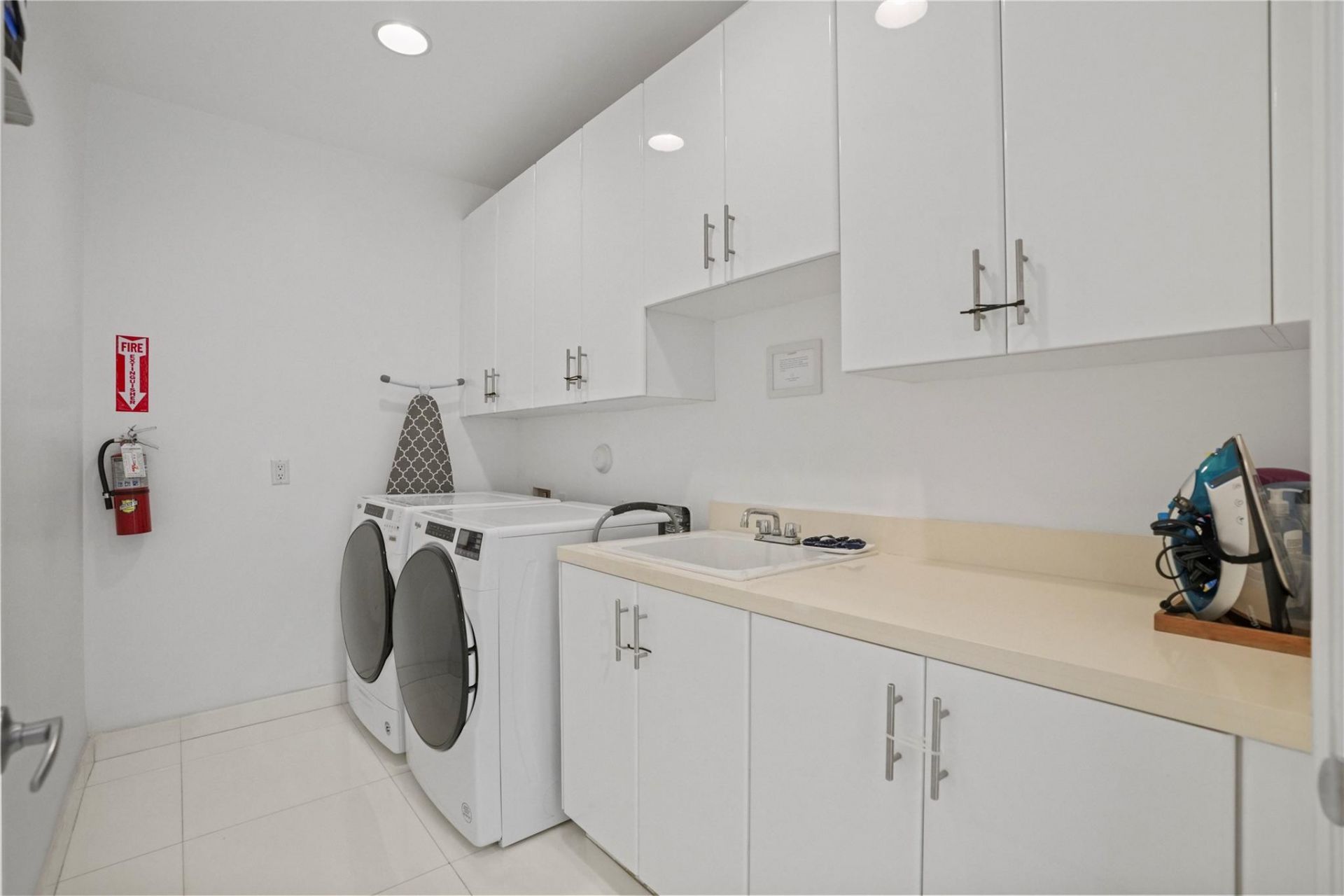 347 Oak Street, Unit B1, Hollywood, FL 33019 Photo