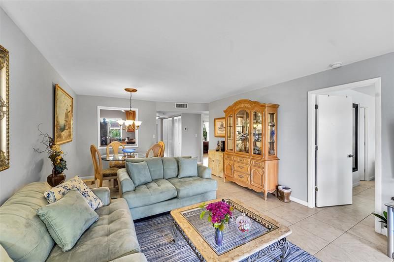 9261 Sunrise Lakes Boulevard, Unit 309, Sunrise, FL 33322 Photo