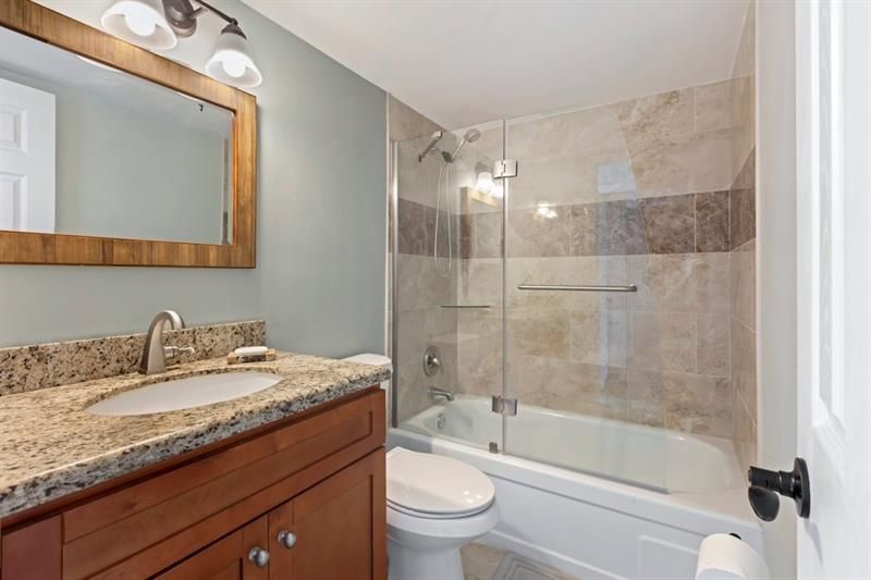 6010 S Falls Circle Drive, Unit 405, Lauderhill, FL 33319 Photo