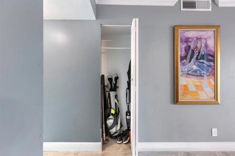 6010 S Falls Circle Drive, Unit 405, Lauderhill, FL 33319 Photo