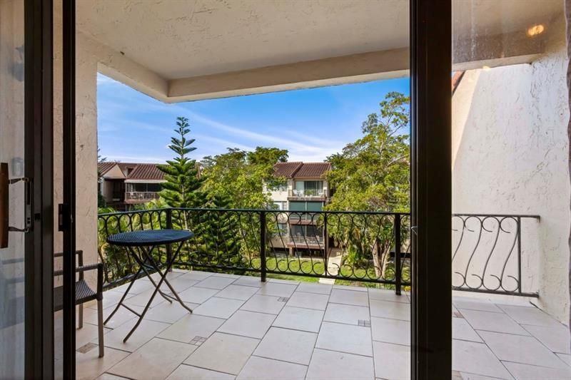 6010 S Falls Circle Drive, Unit 405, Lauderhill, FL 33319 Photo