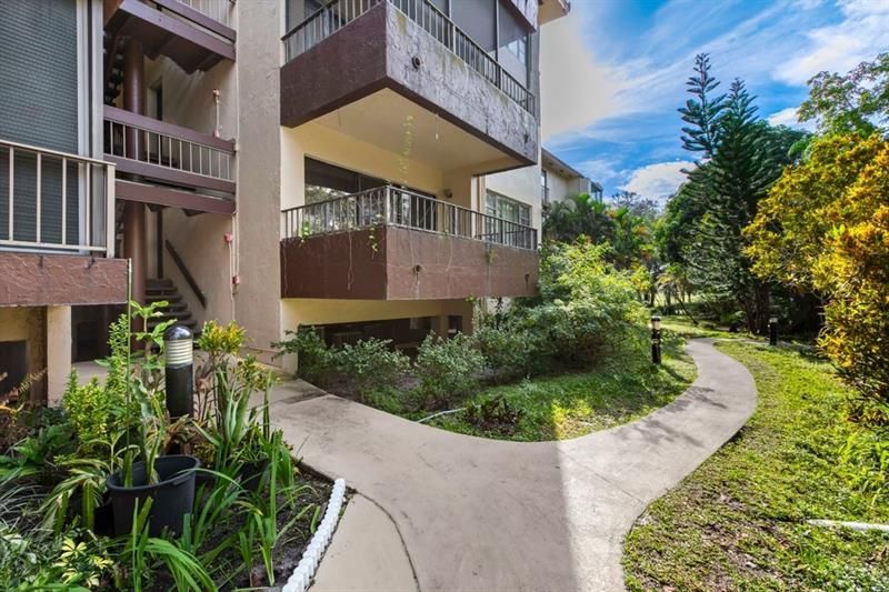 6010 S Falls Circle Drive, Unit 405, Lauderhill, FL 33319 Photo